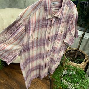 Tommy Bahama button-down short sleeve collared shirt breathable lightweight
